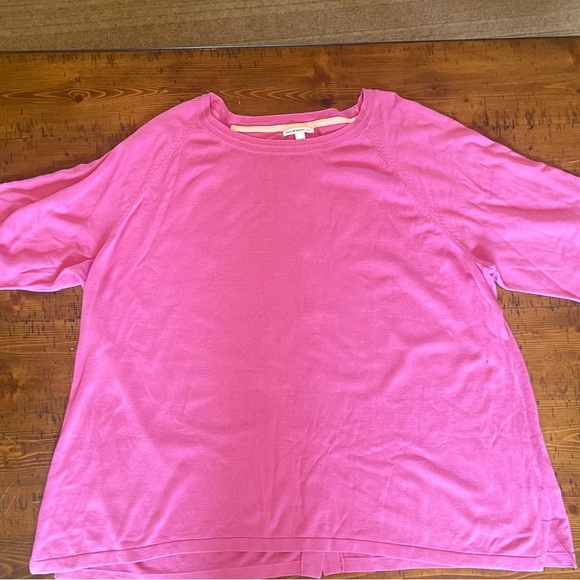 NWOT ISSAC MIZRAHI Bundle Women’s sweater and sweatshirt. Size 4XL - Picture 3 of 5